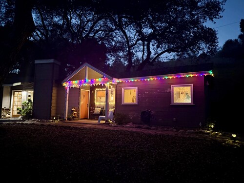 Cozy River Getaway in Sunny Carmel Valley Village. Pet Friendly!