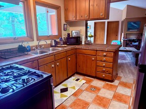 Private kitchen - Charming 1-bedroom Farmhouse in Sunny Carmel Valley Village (Carmel Valley)