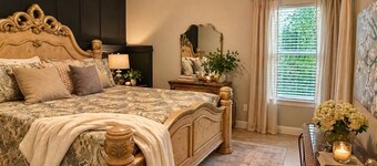 ZEN Luxury Cabin, Gorgeous Wooded Mountain Views, Pet Friendly, SLEEPS 10