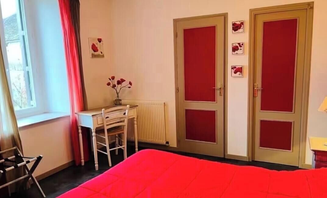 2 bedrooms, bed sheets