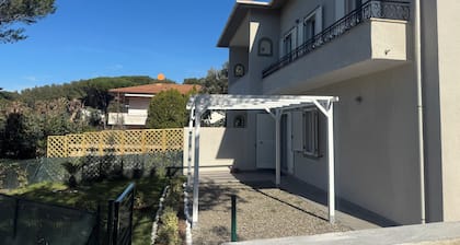 Sea view house with bathing establishment included for 6 people, with garden