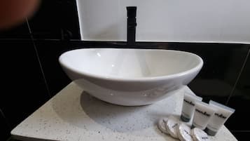 Dusche, Handtücher, Seife, Shampoo