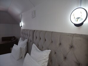 Deluxe Quadruple Room, Courtyard View | Desk, laptop workspace, iron/ironing board, free WiFi - Ojong's Self-Catering Bellville (Cape Town)