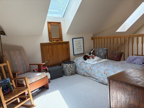 Stunning 4BR Ontario Lake House
