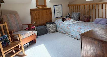 Stunning 4BR Ontario Lake House