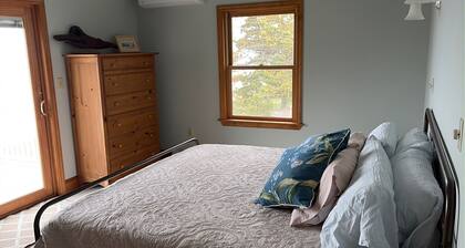 Stunning 4BR Ontario Lake House
