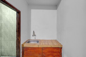 Standard Double Room | Bathroom
