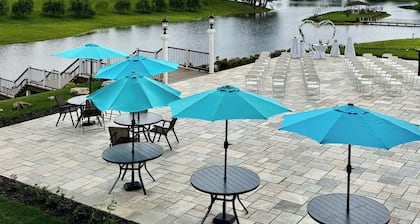Peaceful Lakefront 1BR 1 Full Bath w/ Private Island Access & Breakfast Included