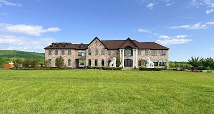 Peaceful Lakefront 1BR 1 Full Bath w/ Private Island Access & Breakfast Included