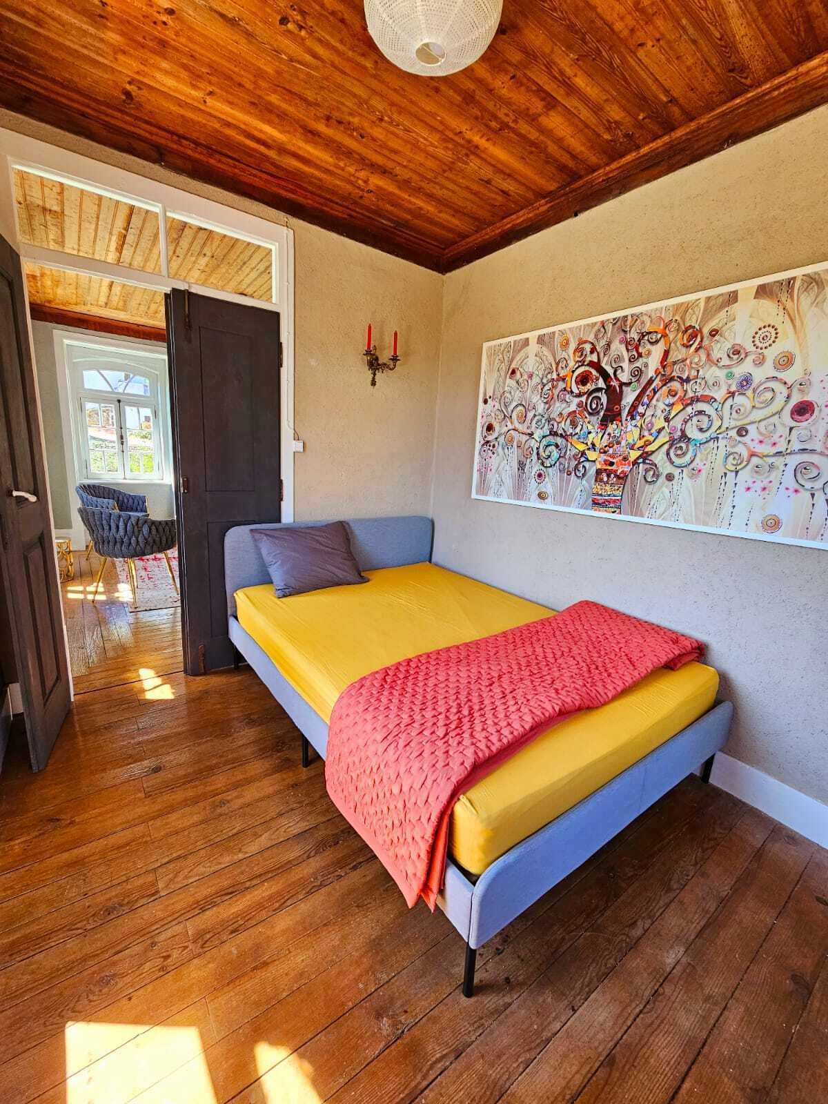WiFi, bed sheets