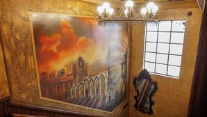 A mural of a cityscape with a chandelier above it. - Cerro Rico Hotel with Garage - Breakfast Included (Villa Imperial de Potosí)