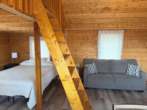 2 bedrooms, free WiFi, bed sheets - Brown Bear Cabin on the Cook Inlet. Basecamp for all your Alaskan adventures! (Ninilchik)