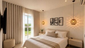 Un dormitorio con una cama grande, un televisor instalado en la pared, una ventana con cortinas y una lámpara fijada en la pared.