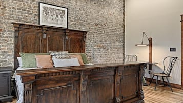 Classic Loft, Private Bathroom, City View (The Rockefeller) | Free WiFi