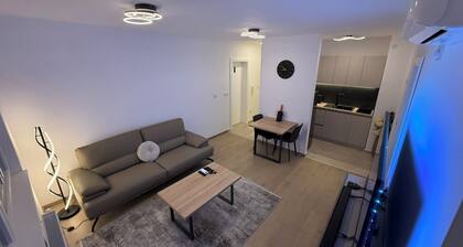 Cozy 1-bedroom building apartment in welcoming Kostajnica with AC