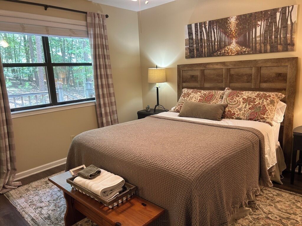 3 bedrooms, iron/ironing board, travel crib, free WiFi
