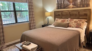 3 bedrooms, iron/ironing board, travel crib, free WiFi