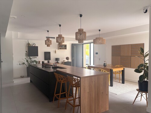Family villa with pool & summer kitchen 