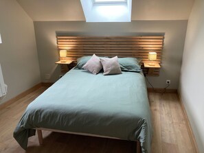 2 bedrooms, travel cot, bed sheets - The swallow barn (Azé)