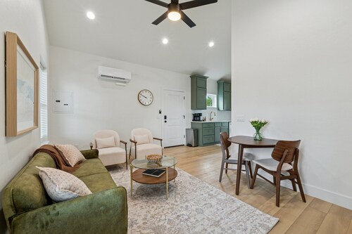 Cozy and Modern 1-bedroom house in Edmond