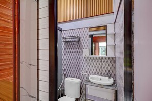 Shower, towels, soap - Belvilla near Kembengan Sari Waterpark f (Nusa Bali)
