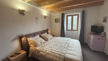 2 chambres, fer et planche à repasser, Wi-Fi, draps fournis