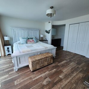 2 bedrooms, iron/ironing board, Internet, bed sheets