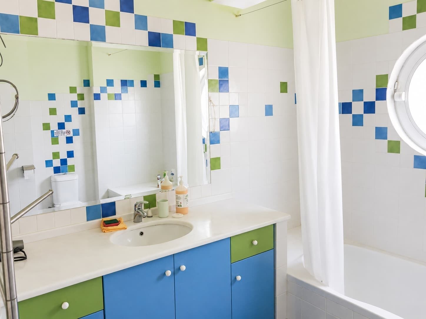 Shower, hair dryer, towels, shampoo