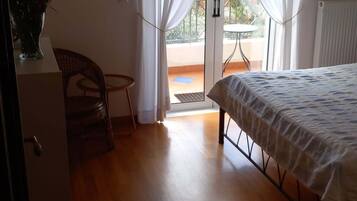 1 bedroom, iron/ironing board, travel cot, WiFi