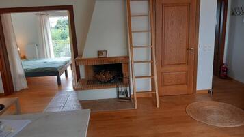 3 Schlafzimmer, Schreibtisch, Bügeleisen/Bügelbrett, Reisekinderbett