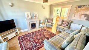 Unclassified image, 2 of 15, button - Detached 3-bedroom house with garage and garden. (Droitwich Spa)