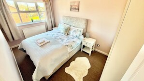Unclassified image, 4 of 15, button - Detached 3-bedroom house with garage and garden. (Droitwich Spa)