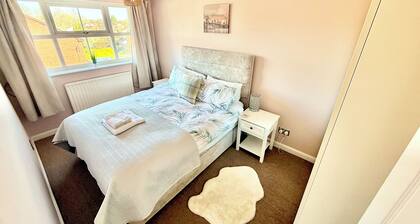 Detached 3-bedroom house with garage and garden.