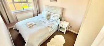 Detached 3-bedroom house with garage and garden.