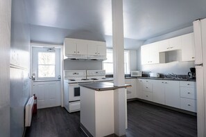 Private kitchen - Camp Val Notre-Dame (Hérouxville)