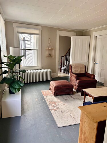 Walk to town, 200yr-old 4BR house adjacent to Bowdoin campus! #2