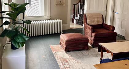 Walk to town, 200yr-old 4BR house adjacent to Bowdoin campus! #2