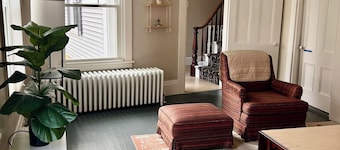 Walk to town, 200yr-old 4BR house adjacent to Bowdoin campus! #2