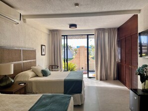 Deluxe Double Room, Patio | In-room safe, desk, laptop workspace, blackout curtains - Hotel Boutique Casa Ceibas (Cuautla)