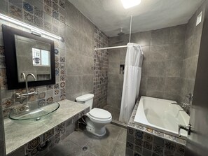 Serviettes fournies, savon, papier toilette
