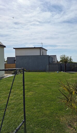 Sports court - Modern house between land and sea (Santec)