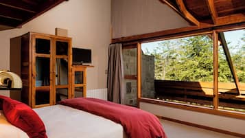 In-room safe, free WiFi, bed sheets