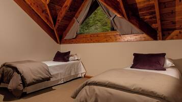 In-room safe, free WiFi, bed sheets