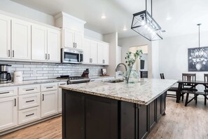 Fridge, microwave, oven, stovetop - The Carlisle - 3BR/2BA - Family Friendly New Build (Lubbock)