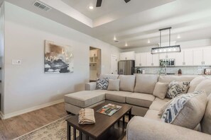 TV - The Carlisle - 3BR/2BA - Family Friendly New Build (Lubbock)
