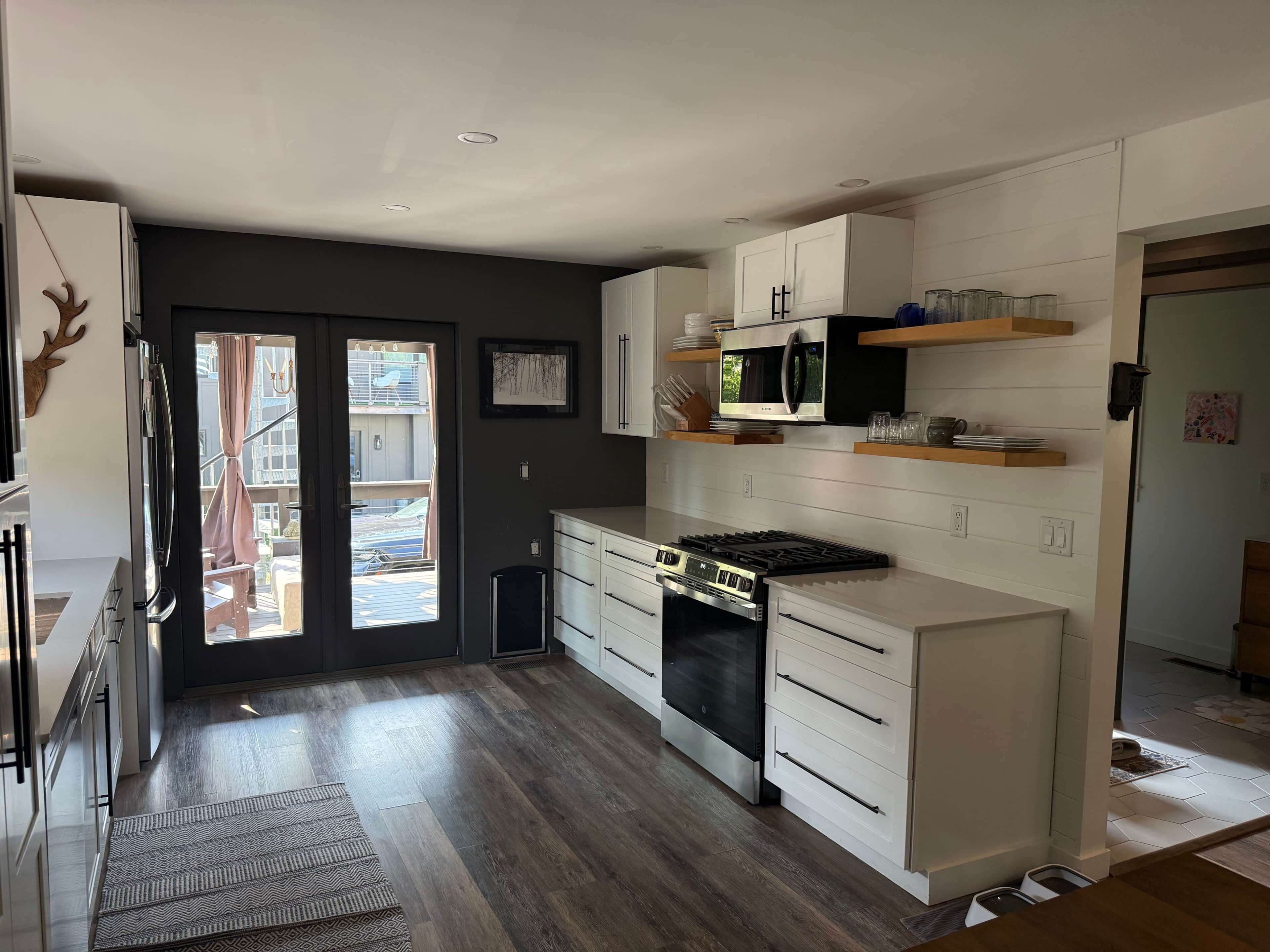Fridge, stovetop