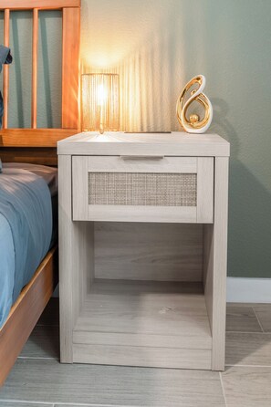 3 bedrooms, desk, iron/ironing board, travel cot