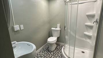 Dusche, Handtücher, Seife, Toilettenpapier