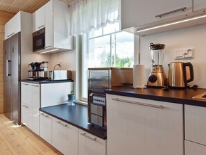 Fridge, microwave, dishwasher, cookware/dishes/utensils