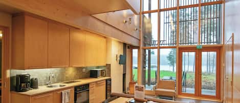 Fridge, microwave, dishwasher, cookware/dishes/utensils